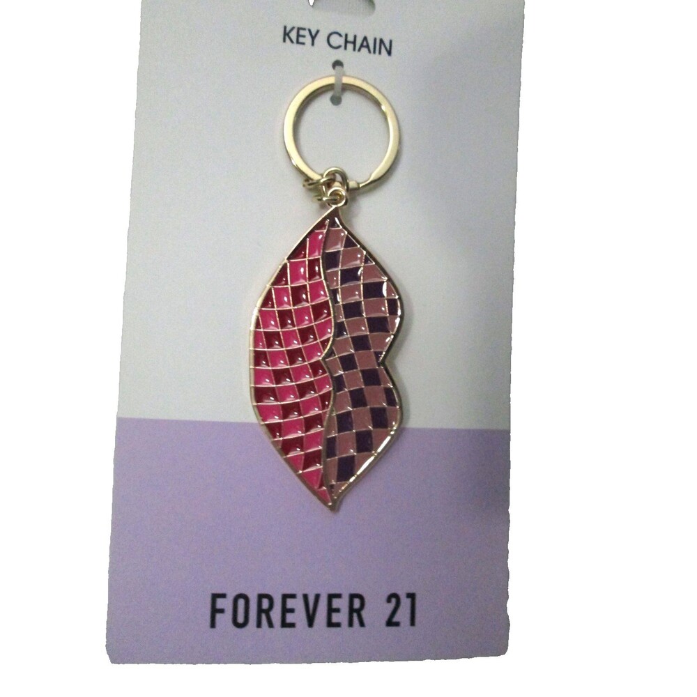 FOREVER 21 PINK LIPS METAL ENAMEL KEYCHAIN